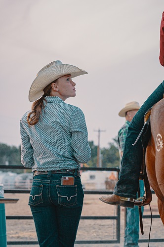 woman wearing cowboy hat